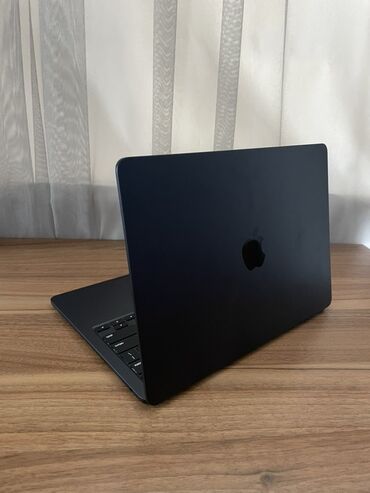HP: Apple MacBook, 14 ", Apple M3, 256 GB