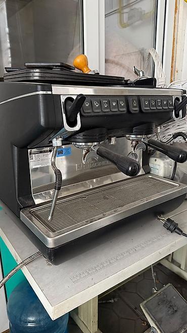 Для кафе, ресторанов: Профессиональный кофейный комплект Nuova Simonelli Состав: - — 4