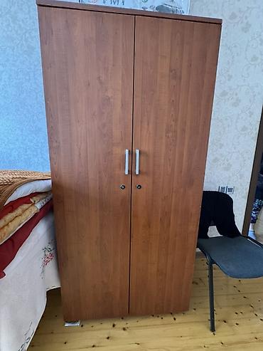 İki qapılı geyim dolabı