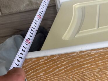 TV altlığı: İşlənmiş tv stend satılır, təcəli, köhnə günəşlidədir