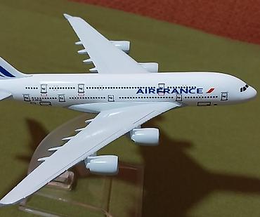 elmin: Təyyarə France A380 model təyyarə maket. Metro stansiyalarının — 5