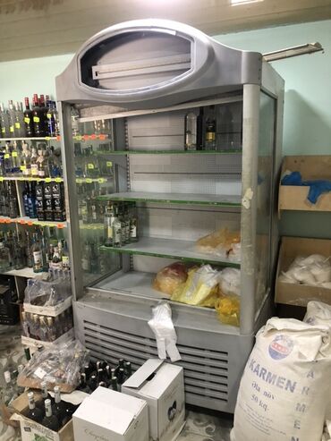 soyuducu qara: Vitrin soyuducu, içkilərin və ya qida məhsullarının sərin saxlanması