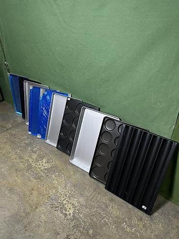 Кондитерский инвентарь: Перфорированные и гладкие противни для выпечки (пекарские листы) — 1