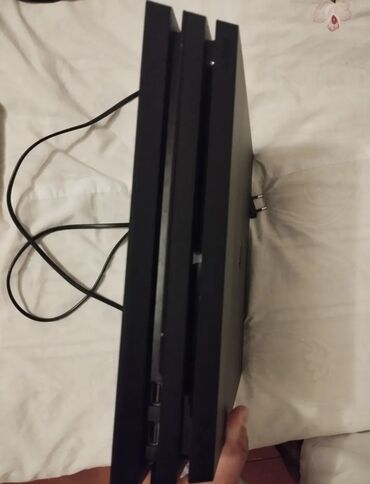 ps4 usb: Sony PlayStation 4 Pro oyun konsolu istifadəçilərə yüksək keyfiyyətli
