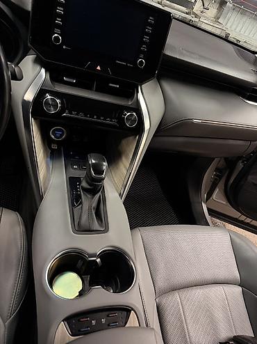 xpeng g3: Toyota Venza: 2021 г., Автомат, Гибрид, Кроссовер — 4