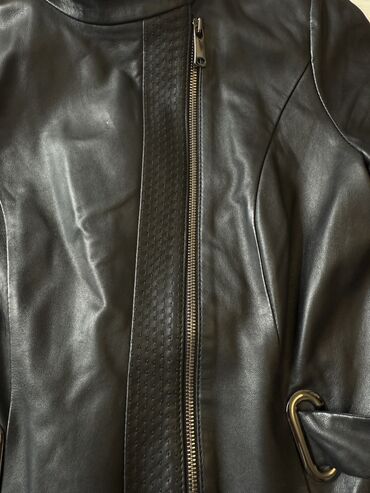 Кожаные куртки: Продаю две кожаных куртки натуральная кожа на обеих. Размер подойдет — 3