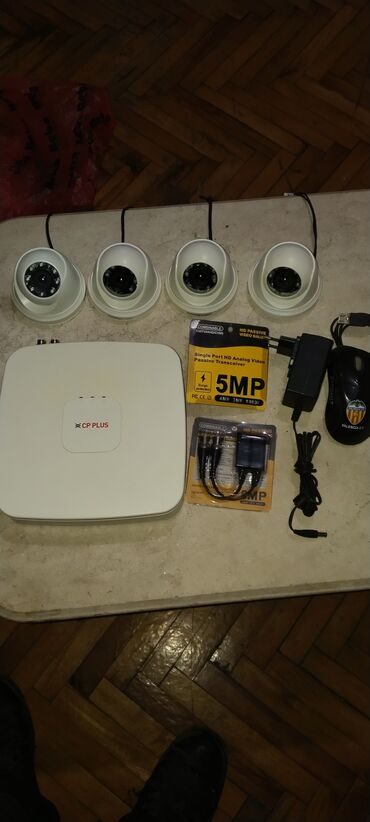 kamera za video nadzor: Prodajem nadzorne kamere 4 kom HD DVR snimač sa hrd diskom baloua 6