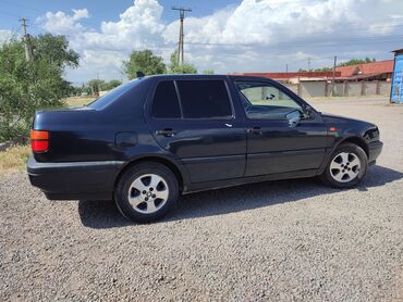 subaru outback машина: Volkswagen Vento: 1993 г., 1.8 л, Механика, Бензин, Седан