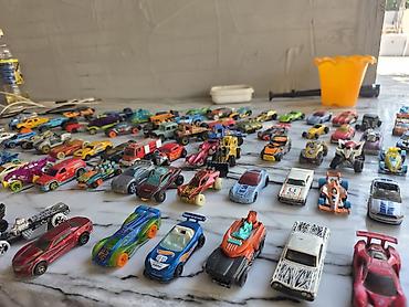 оптом куплю: Продам машинки Hotwheels разом в 1 руки. 
более 100 шт — 3
