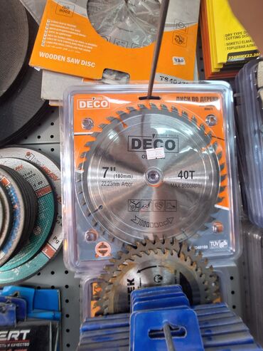 электроинструменты для дома: Дисковая пила Deco, предназначенная для работы по дереву. Диаметр