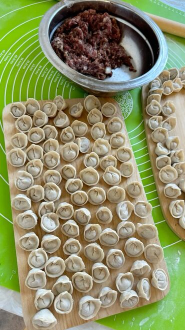 gürcü xengeli resepti: Evdə gürzə və pelmeni hazırlanır 
Gürzə 1 kq:10 azn
Pelmeni 1 kq 8 azn