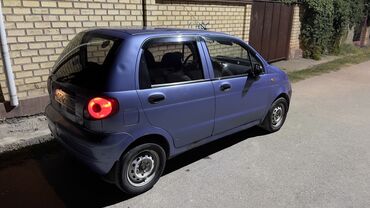 срочно продаю тико: Хэтчбек Chevrolet Spark фиолетового цвета с пятью дверями. Модель 2008