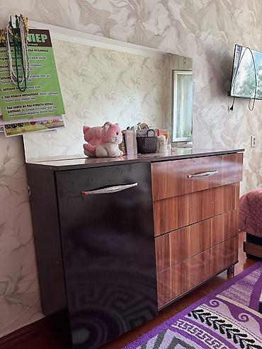 standing mirror: Двуспальная кровать с изголовьем + комод с большим зеркалом - Кровать — 4