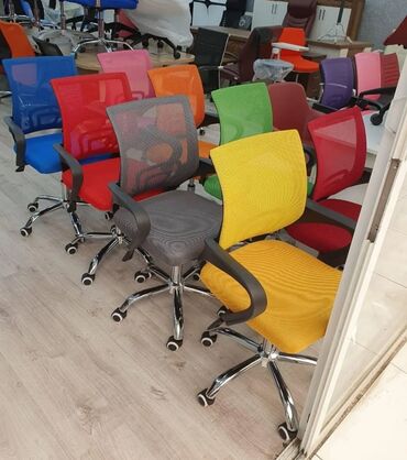 Ofis və oyun kresloları: Yeni, Təkərli, Qolları tənzimlənir, Dəri — 13