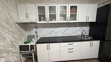 Кухонные гарнитуры: Кухонный гарнитур прямой, белый, с черной столешницей - Комплектация — 2