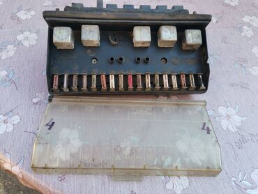 Auto delovi: Tabla sa osiguračima Lada 2105 br.4. Polovno, očuvano, skinuto sa — 8