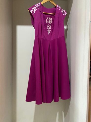вечернее платье изумрудного цвета: Платья цвета фукции отлично сидит размер 46 есть потайной замачек для