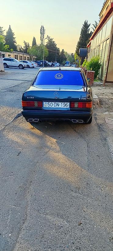 led panel: Mercedes-Benz 190 (W201) sedan - Ban növü: sedan, 4 qapı - Rəng: qara — 4