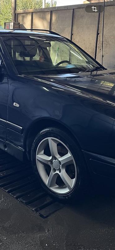 продажа автомашин в бишкеке: Мерс 210 Читайте внимательно R 17 диски Меняю или продаю на R 15 — 3