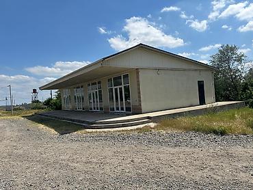 İcarəyə mağazalar: 🏢 200 kvm, yeni tikili mağaza 📍 Prospektdə 50 m məsafə, əsas yol — 8