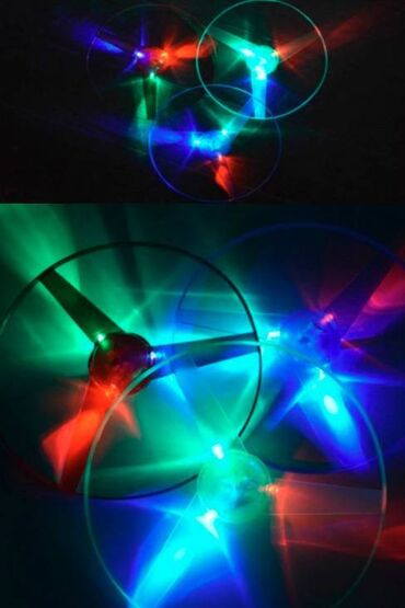 Igračke: Nov svetleći leteći disk. Ima tri LED boje crvena, zelena i plava — 3