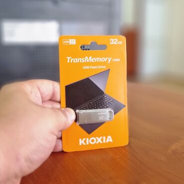 Другие аксессуары для компьютеров и ноутбуков: Fləşkart Kioxia 32 GB Usb 3.2 Transmemory Brendin adı : Kioxia Model 