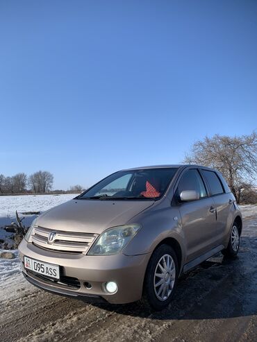 Toyota: Toyota ist: 2003 г., 1.5 л, Автомат, Бензин, Хэтчбэк