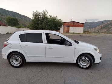 opel suret qutusu: Opel Astra GTC: 1.3 l | 2006 il 246000 km Hetçbek