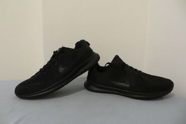 crne cizme zenske: NIKE br 44 28cm unutrasnje gaziste stopala, materijal platno, bez
