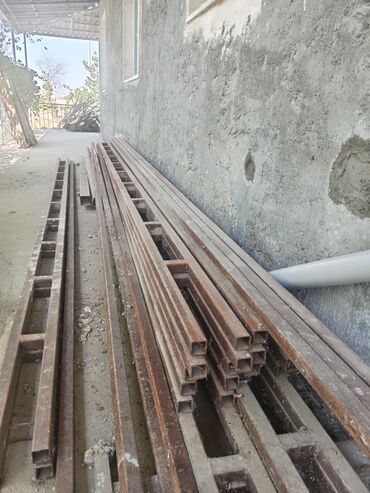 taxta 5x10 qiymeti: Salam, 5 və 6 metr uzunluqlarda və kvadrat formalı 4x4 kəsikli metal