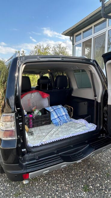 Mitsubishi: Mitsubishi Pajero (IV nəsil) SUV - Gövdə: 5 qapılı, qara rəng, tam — 6