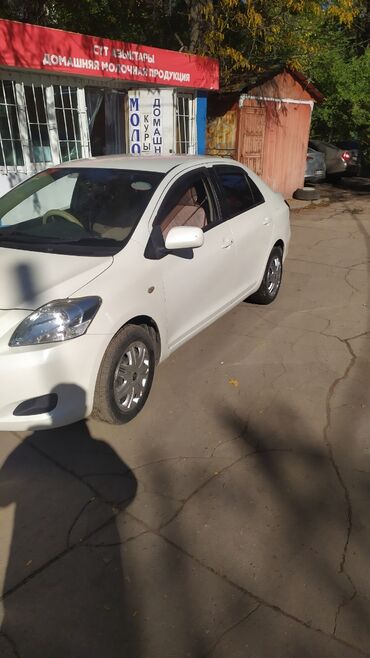 Toyota: Toyota Yaris: 2006 г., 1.3 л, Вариатор, Бензин