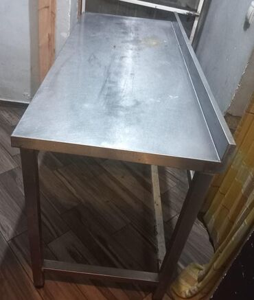 Yataq otağı dəstləri: Təmiz nerjaveka masa, ölçü 140× 60 sm. Az işlənib, satılır 150