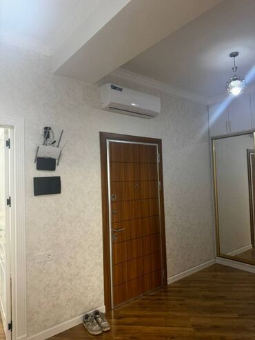 Uzunmüddətli kirayə mənzillər: Ağ şəhərdə 2 otaqlı əla təmirli mənzil kirayə verilir. Mənzil tam — 6