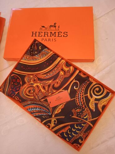 qiz usagi ucun toy donlari: 100 % Шелковый платок Hermes. Размер 128×128 см