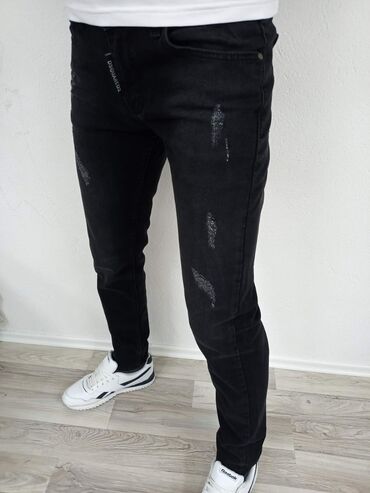 Farmerke: Cena 2990 dinara
Veličine 40 — 5