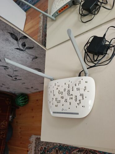 Modemlər və şəbəkə avadanlıqları: TP-link ADSL 2+ Modem Rooter 
Qiyməti 15 manat