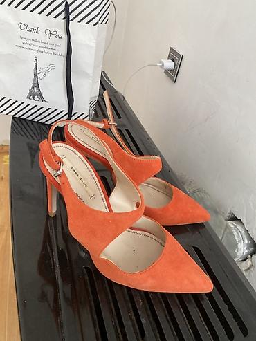 zamşa çəkmələr: Originaldi yeni adi 5.10 banatliq yerden alinmayib olcu 36 ZARA BASIC — 2