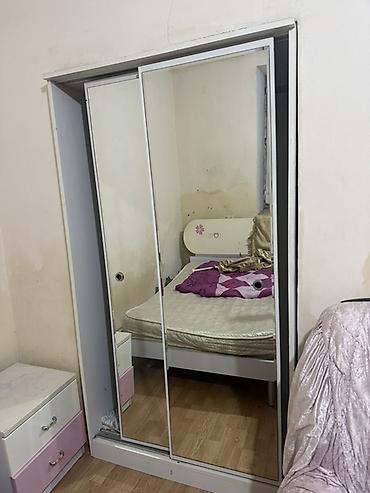 divar paneli: Güzgülü sürgülü şkaf - 3 bölməli konstruksiya: ortada tam boy güzgü — 1