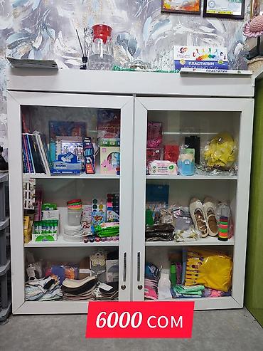 Ветрина настенная,крепится к стене at lalafo.kg Ветрина настенная,крепится к стене