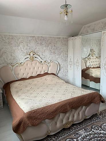 Продажа коттеджей и домов: Продаётся двухэтажный кирпичный дом с закрытым двором и навесом. В ж/м — 19