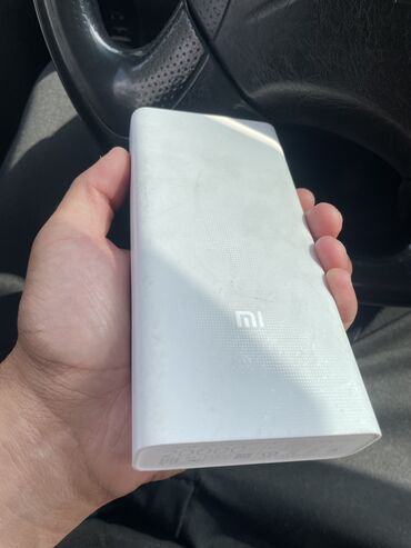 крепления аккумулятора: Mi power bank на 20000mah оригинал В отличном состоянии По центру