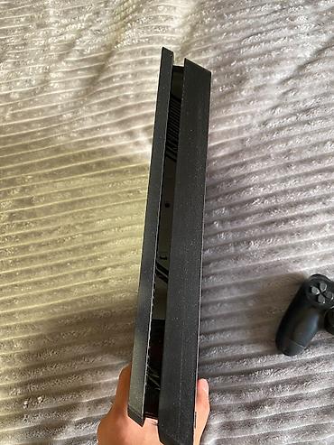 2.el playstation 4: Sony PlayStation 4 Xüsusiyyətlər: 500gb yaddaş Kompakt, nazik korpus — 2