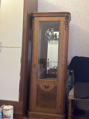 şabalıd ağacı: Klassik üslubda vitrin-dolab - Material: təbii ağac (şabalıd/qoz — 2