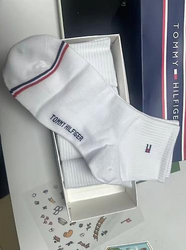 tommy sinny: Мужские тонкие спортивные носки бренда Tommy Hilfiger, в упаковке — 4