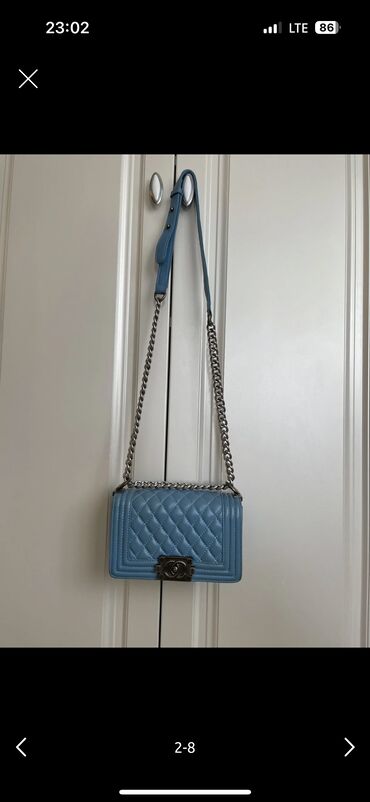 guess çanta: Chanel sumka, mavi rengdedir