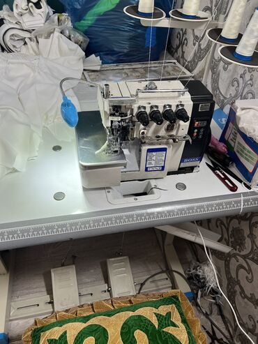 кийим тикен машина: Швейная машина Компьютеризованная, Полуавтомат