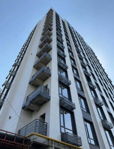 срочно продаётся 1 комнатная квартира в районе ошского рынка: 1 комната, 56 м², Элитка, 2 этаж, ПСО (под самоотделку)