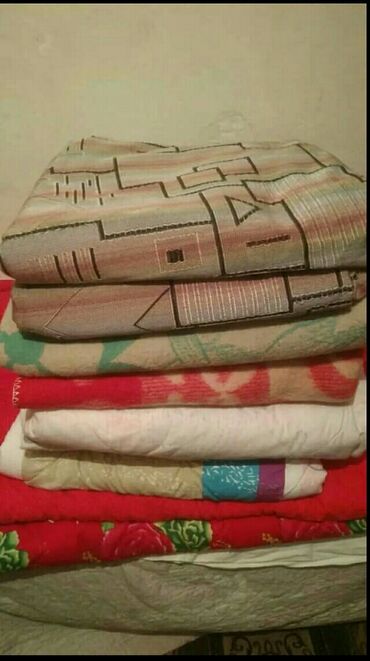 одеяла бу: Одеялы несколько штук от 150сом до 400сом за одну штуку Б/У