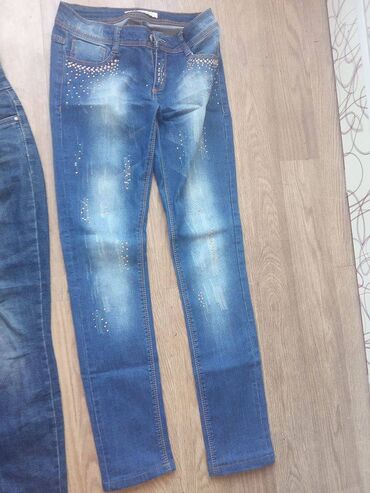 женские брюки: Джинсы S (EU 36), M (EU 38)